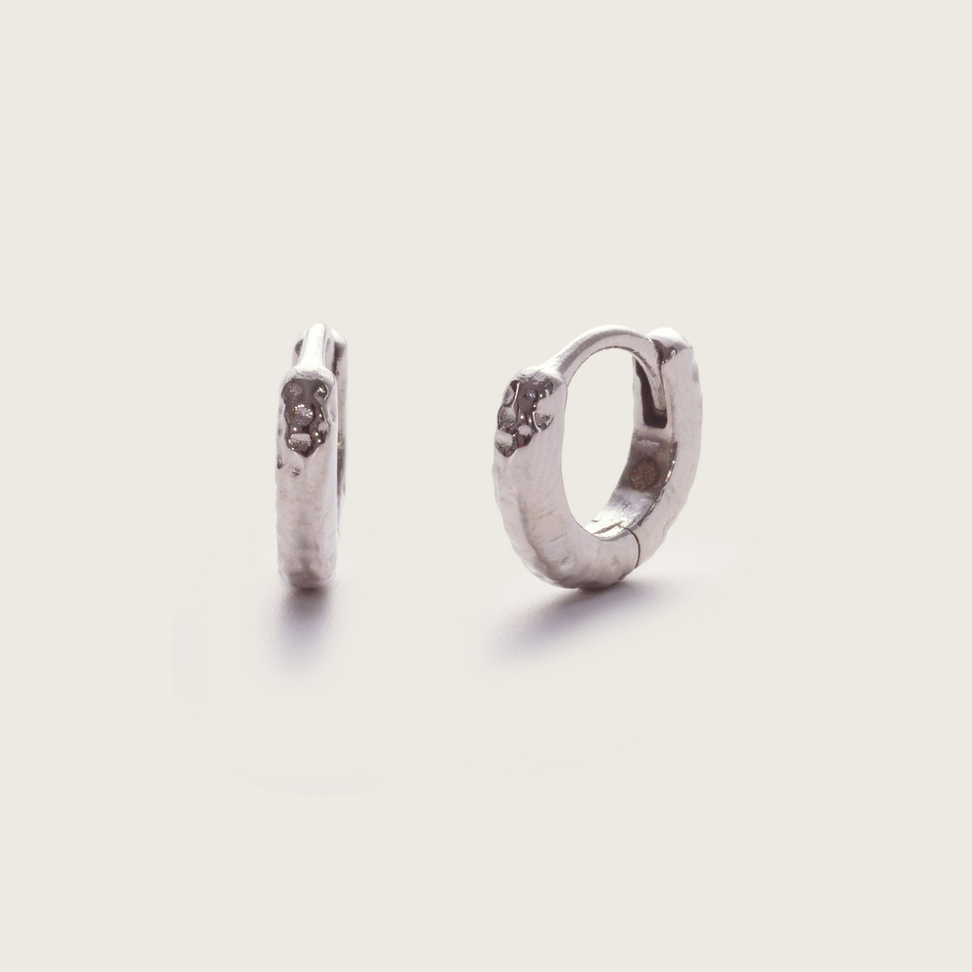 Silver Molten Cartilage Clickers 6mm