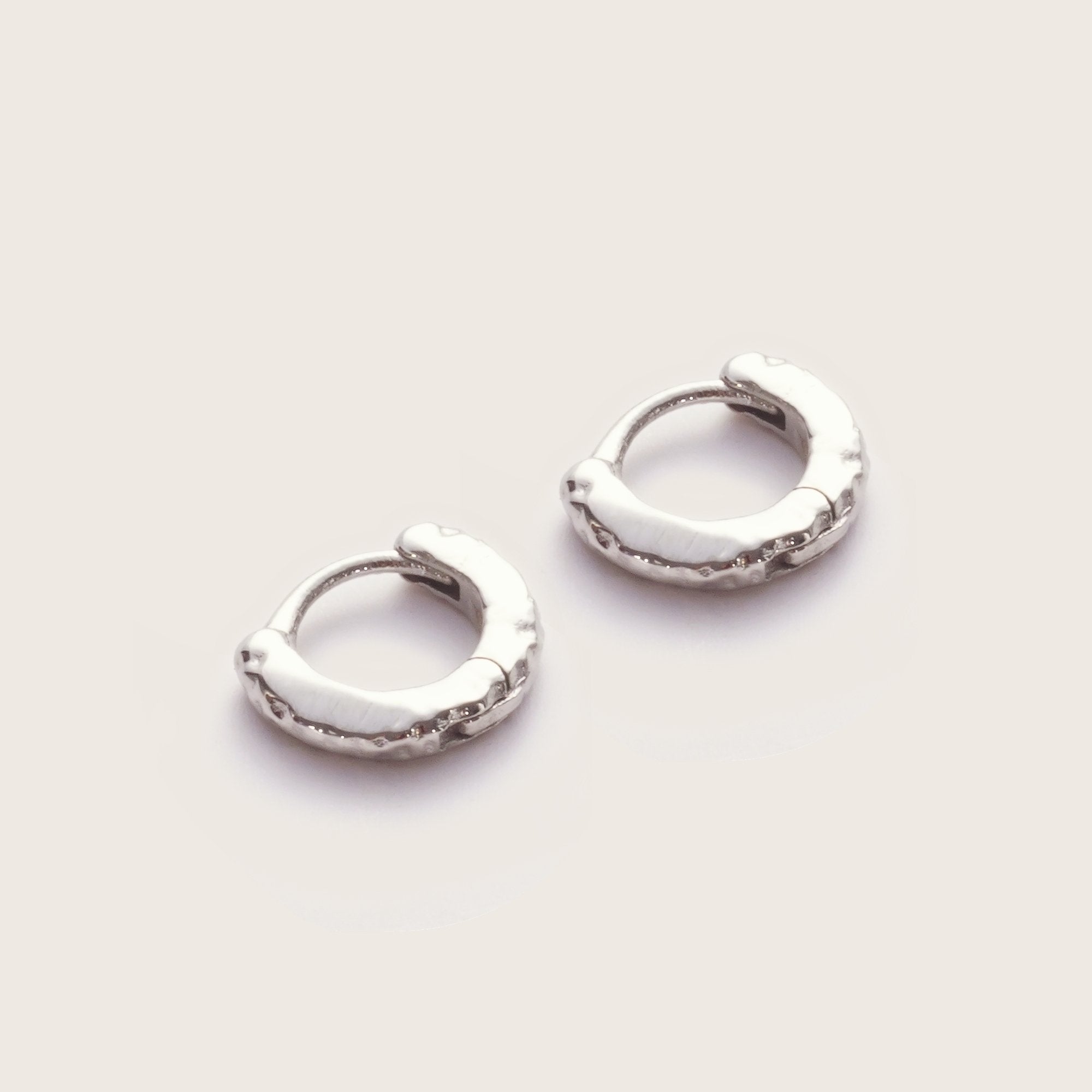 Silver Molten Cartilage Clickers 6mm