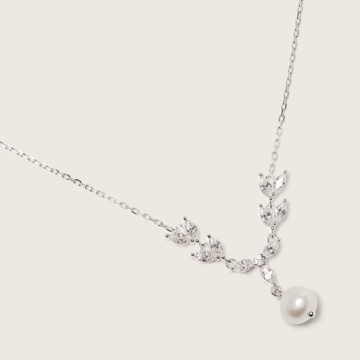 EmilysWorld Silver Evervine Pearl Necklace