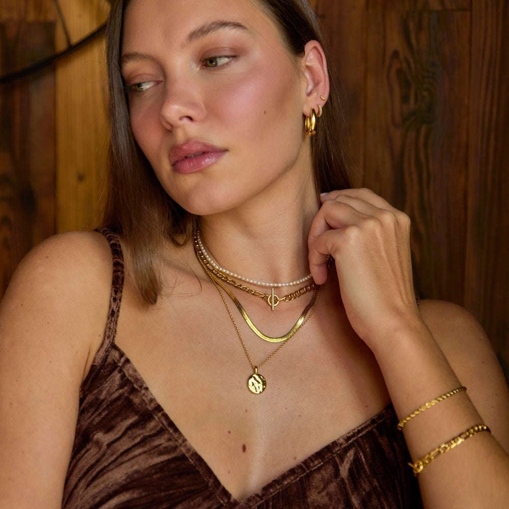 Gold Chunky Figaro T-Bar Choker Necklace