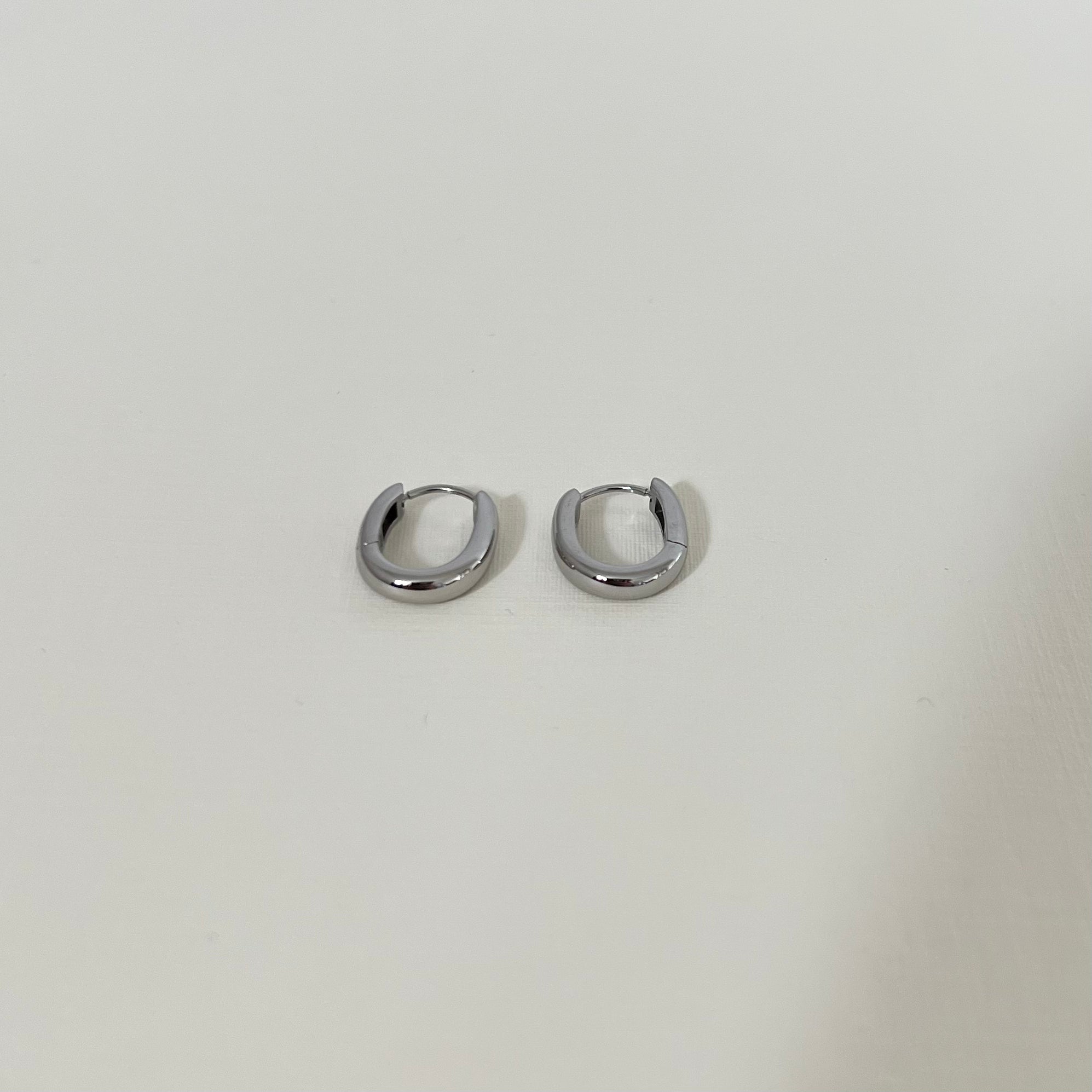 Sample Sale Silver Oval Huggies (Waterproof)