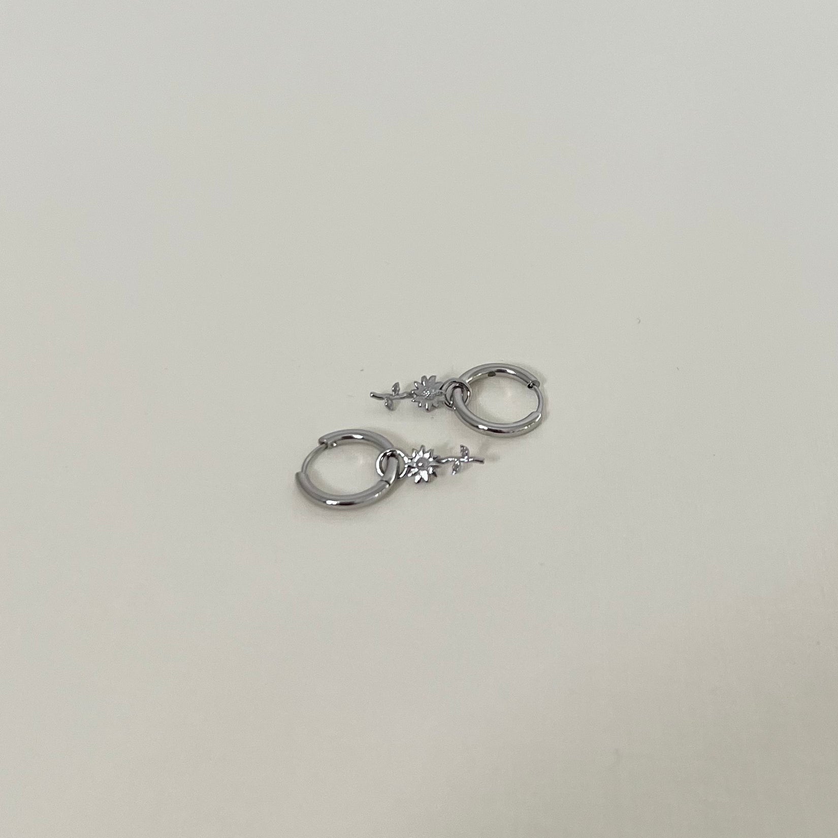 Sample Sale Silver Sunflower Huggies (Waterproof)