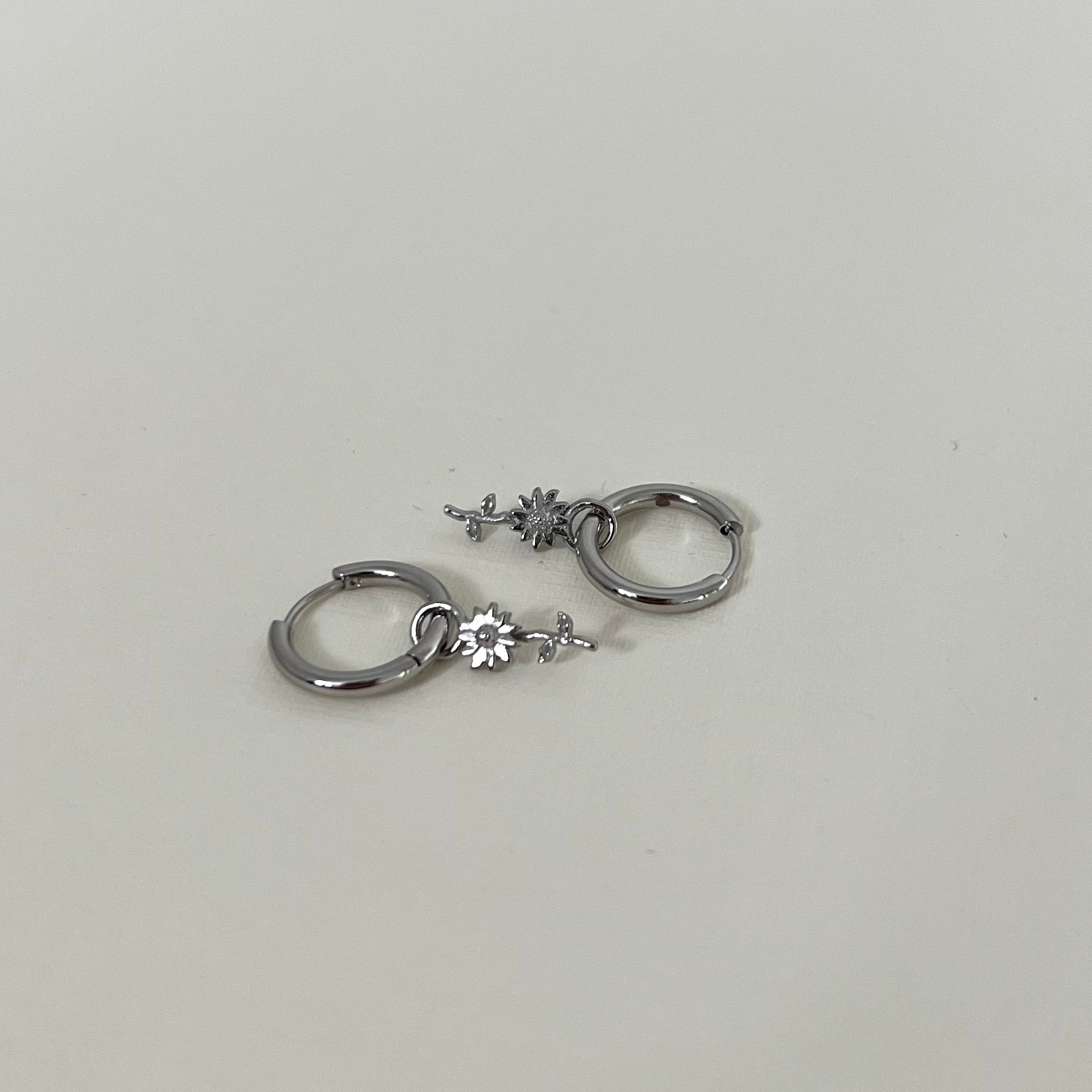 Sample Sale Silver Sunflower Huggies (Waterproof)